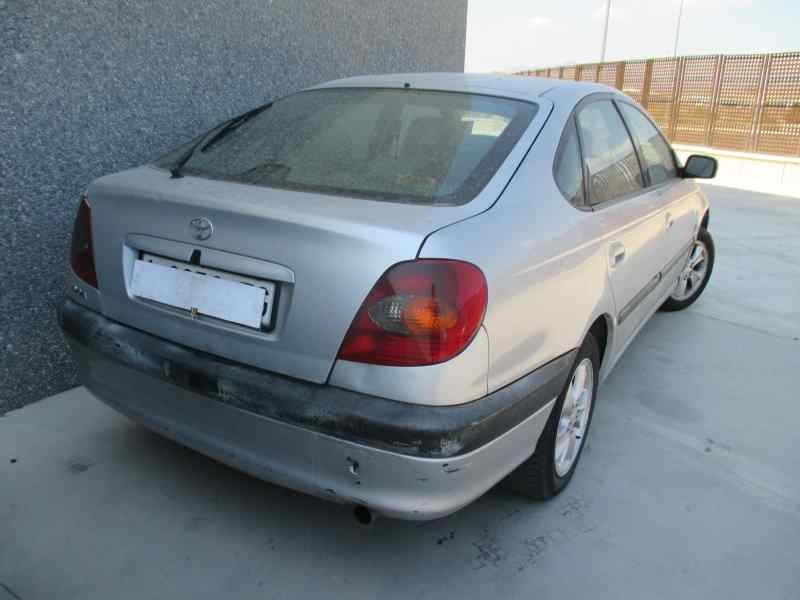 toyota avensis berlina (t 22) del año 2000
