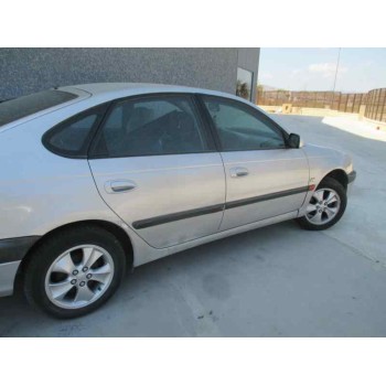 toyota avensis berlina (t 22) del año 2000