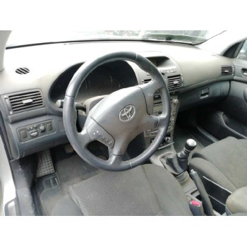 toyota avensis berlina (t25) del año 2005