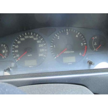 toyota avensis berlina (t 22) del año 2000