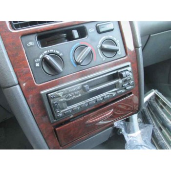 toyota avensis berlina (t 22) del año 2000