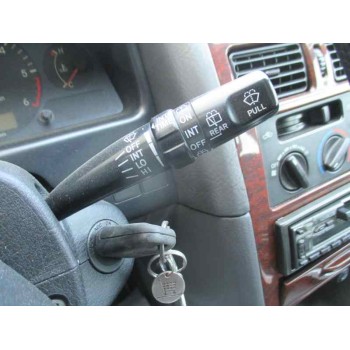 toyota avensis berlina (t 22) del año 2000