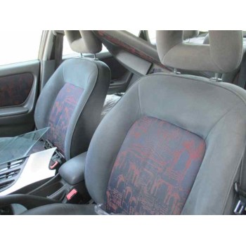 toyota avensis berlina (t 22) del año 2000