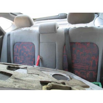 toyota avensis berlina (t 22) del año 2000