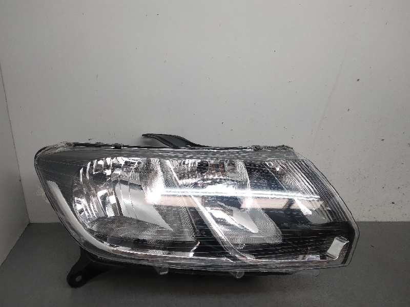 Recambio de faro derecho para dacia sandero 1.0 12v cat referencia OEM IAM 260106223R NUEVO 12-16