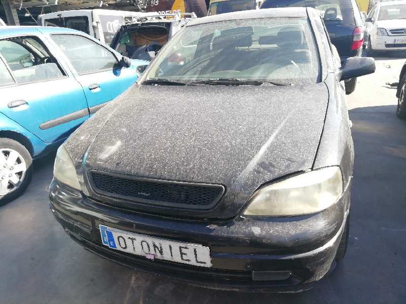 opel astra g berlina del año 2000