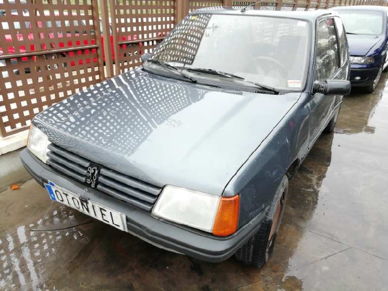 PEUGEOT 205 BERLINA