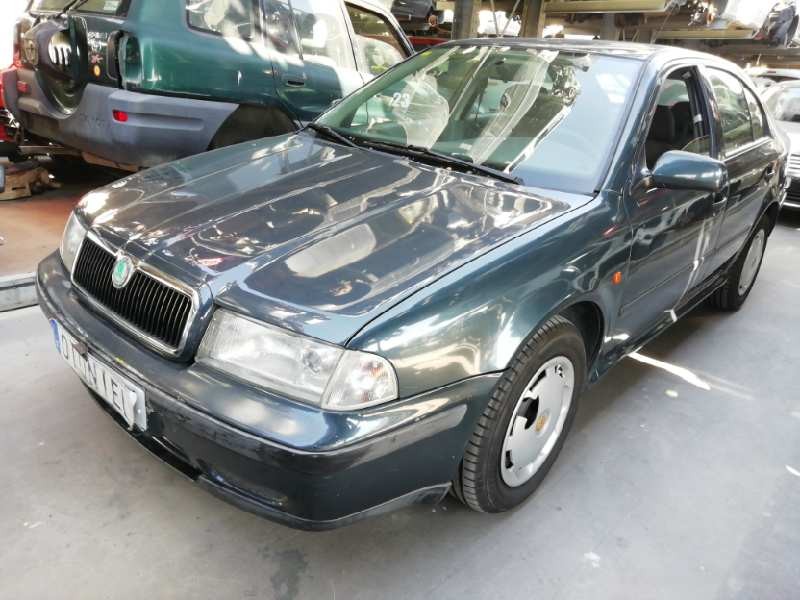 skoda octavia berlina (1u2) del año 1999