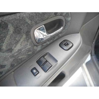 mazda 323 berlina f/s (bj) del año 2000