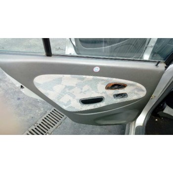 mitsubishi carisma berlina 5 (da0)1995) del año 1997