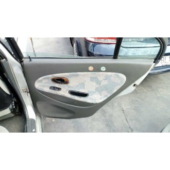 mitsubishi carisma berlina 5 (da0)1995) del año 1997