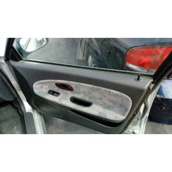 mitsubishi carisma berlina 5 (da0)1995) del año 1997