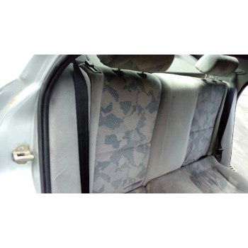 mitsubishi carisma berlina 5 (da0)1995) del año 1997