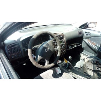 toyota avensis berlina (t 22) del año 2000