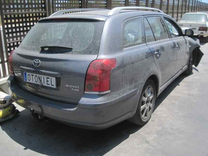 toyota avensis berlina (t25) del año 2005