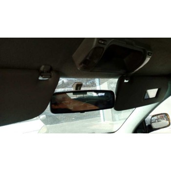 toyota avensis berlina (t 22) del año 2000