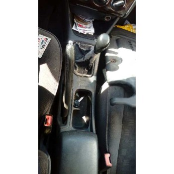 toyota avensis berlina (t 22) del año 2000