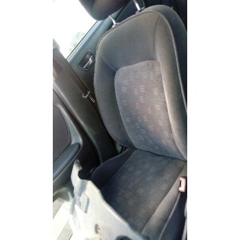 toyota avensis berlina (t 22) del año 2000