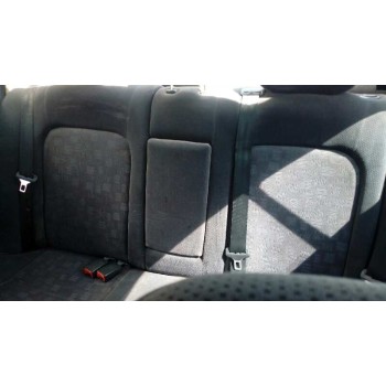 toyota avensis berlina (t 22) del año 2000