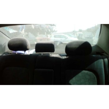 toyota avensis berlina (t 22) del año 2000