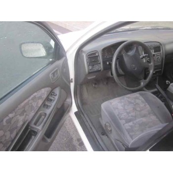 toyota avensis berlina (t 22) del año 1998