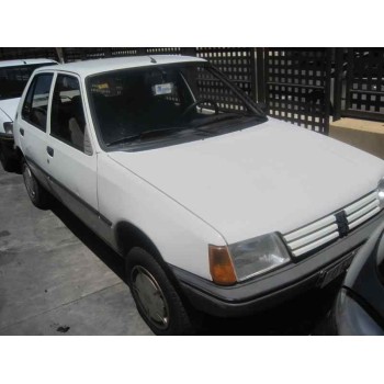 peugeot 205 berlina del año 1988