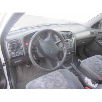 toyota avensis berlina (t 22) del año 1998