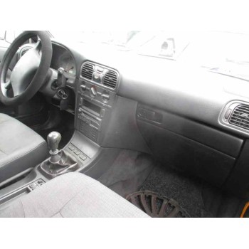 volvo v40 familiar del año 2000