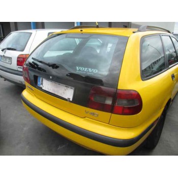 volvo v40 familiar del año 2000