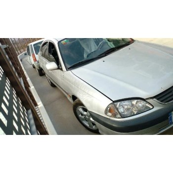 toyota avensis berlina (t 22) del año 2000