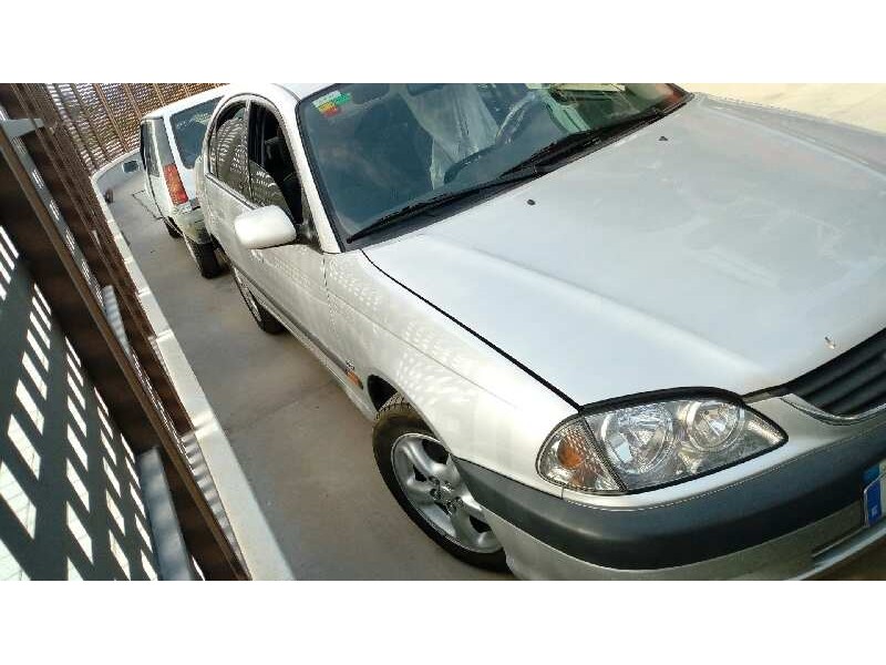 TOYOTA AVENSIS BERLINA (T 22)