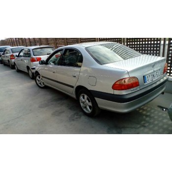 toyota avensis berlina (t 22) del año 2000