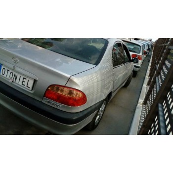 toyota avensis berlina (t 22) del año 2000