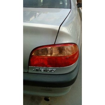 toyota avensis berlina (t 22) del año 2000