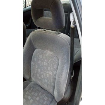 toyota avensis berlina (t 22) del año 2000