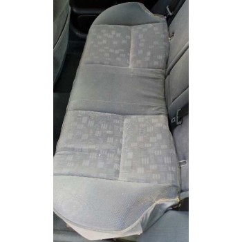 toyota avensis berlina (t 22) del año 2000