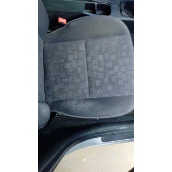 toyota avensis berlina (t 22) del año 2000