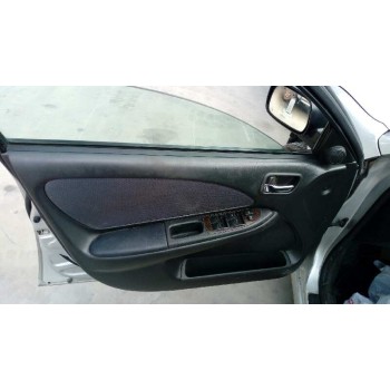 toyota avensis berlina (t 22) del año 2000