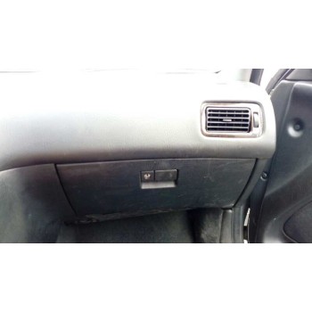 toyota avensis berlina (t 22) del año 2000