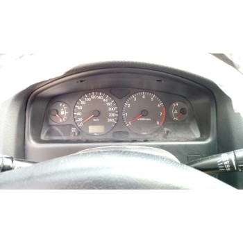 toyota avensis berlina (t 22) del año 2000