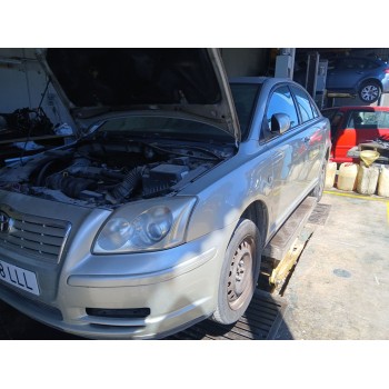 toyota avensis (_t25_) del año 2004