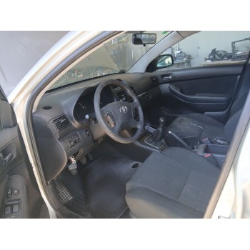 toyota avensis (_t25_) del año 2004