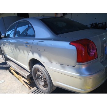 toyota avensis (_t25_) del año 2004