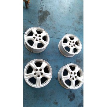 toyota avensis berlina (t 22) del año 2000