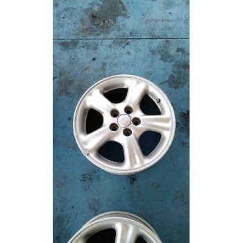 toyota avensis berlina (t 22) del año 2000