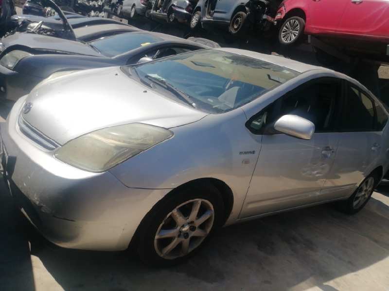 TOYOTA PRIUS (NHW20)