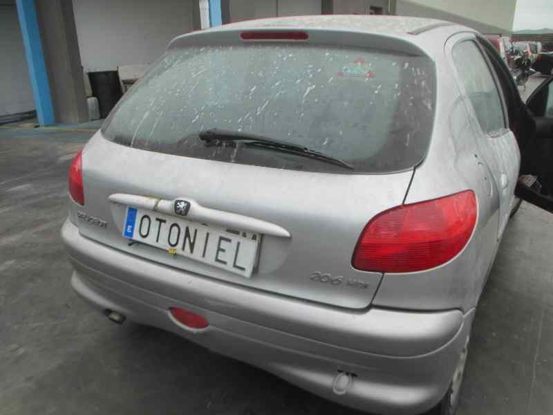 peugeot 206 berlina del año 2000