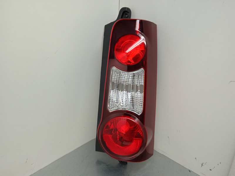 Recambio de piloto trasero derecho para citroën berlingo station wagon referencia OEM IAM 9677205480 NUEVO 2 PUERTAS OSCURO