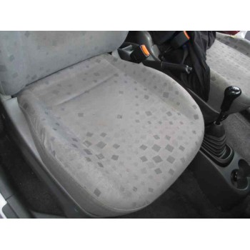 opel agila del año 2000