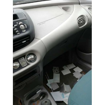 nissan almera tino (v10m) del año 2001